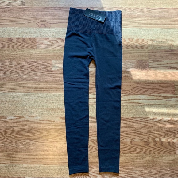 pair of women’s leggings - Picture 3 of 5